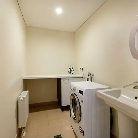 Comfortable 3 Bedroom In City Center Apartamento