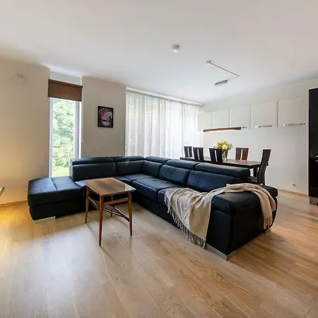 Comfortable 3 Bedroom In City Center Apartment *
