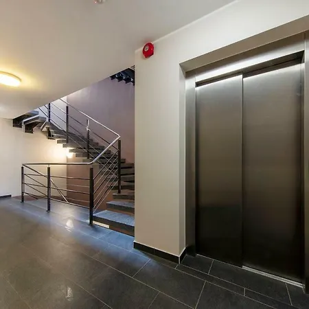 Comfortable 3 Bedroom In City Center *