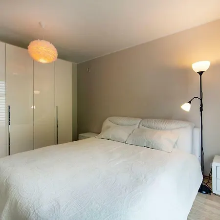 Comfortable 3 Bedroom In City Center Διαμέρισμα